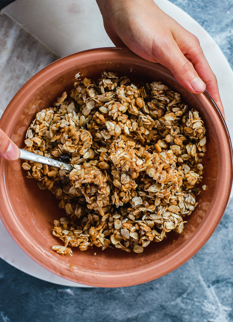 oatmeal cookie granola ingredients, mixed together