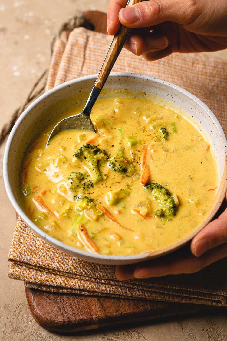 bowl of vegan broccoli cheese soup