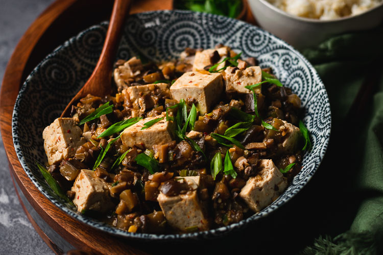 Vegan Mapo Tofu (Japanese-Style) | ヴィーガン麻婆豆腐 - Ellie Likes Cooking