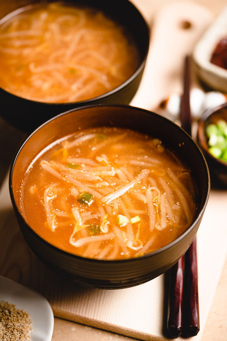 2 bowls of spicy bean sprout miso soup
