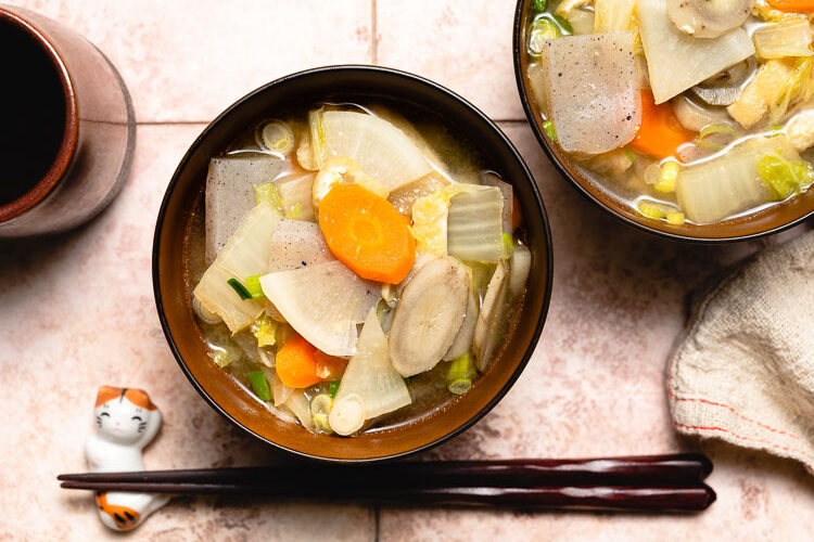 miso kenchinjiru in soup bowls