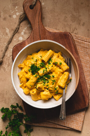 bowl of vegan mac and cheese