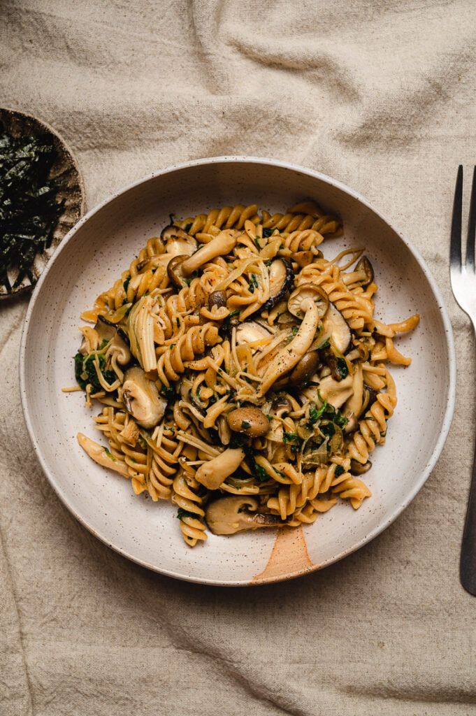Kinoko Pasta Japanese-Style Mushroom Pasta | 和風きのこパスタ - Ellie Likes Cooking